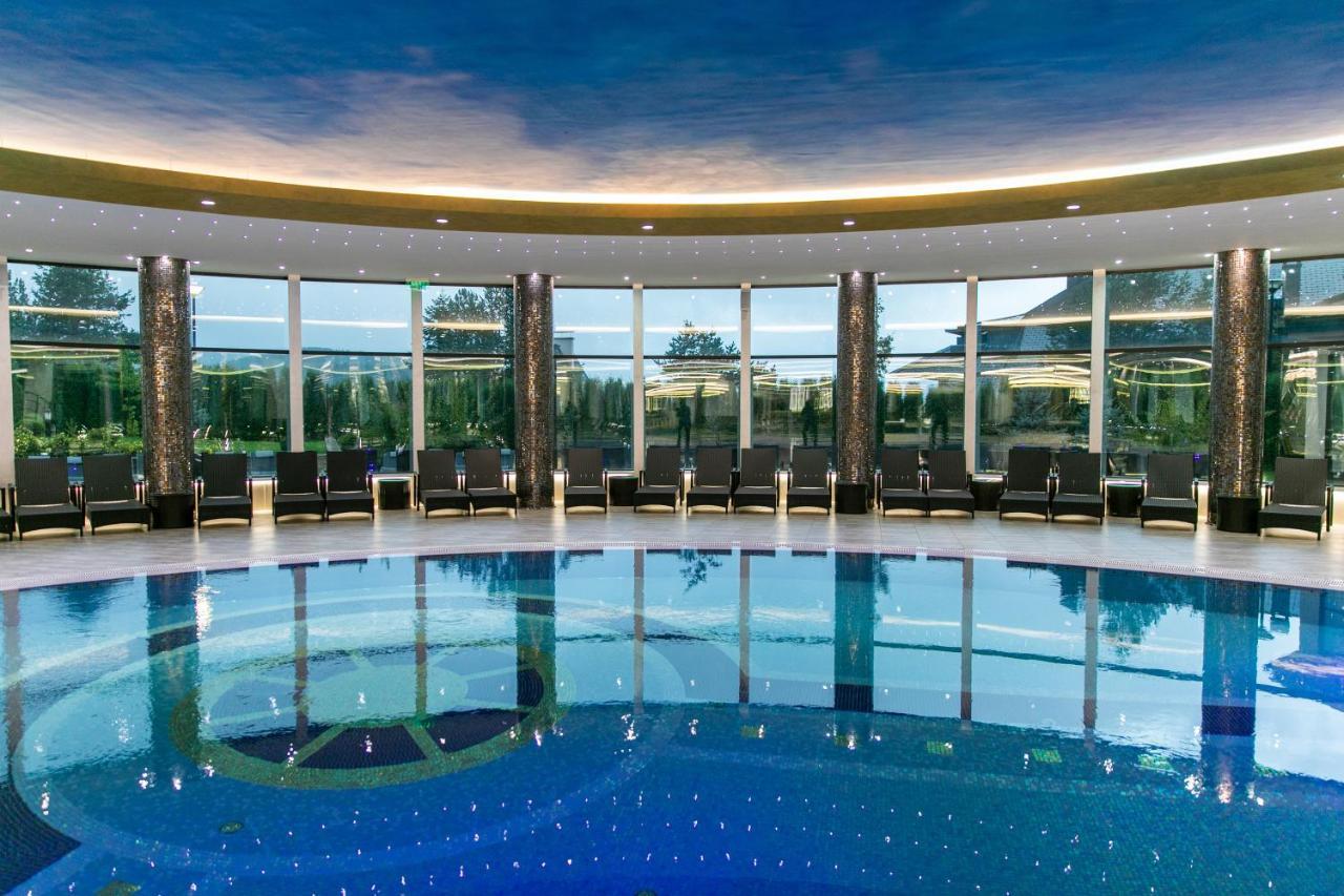 A Hoteli - Grand&Sky Hotel Tornik Златибор Экстерьер фото The swimming pool at the hotel