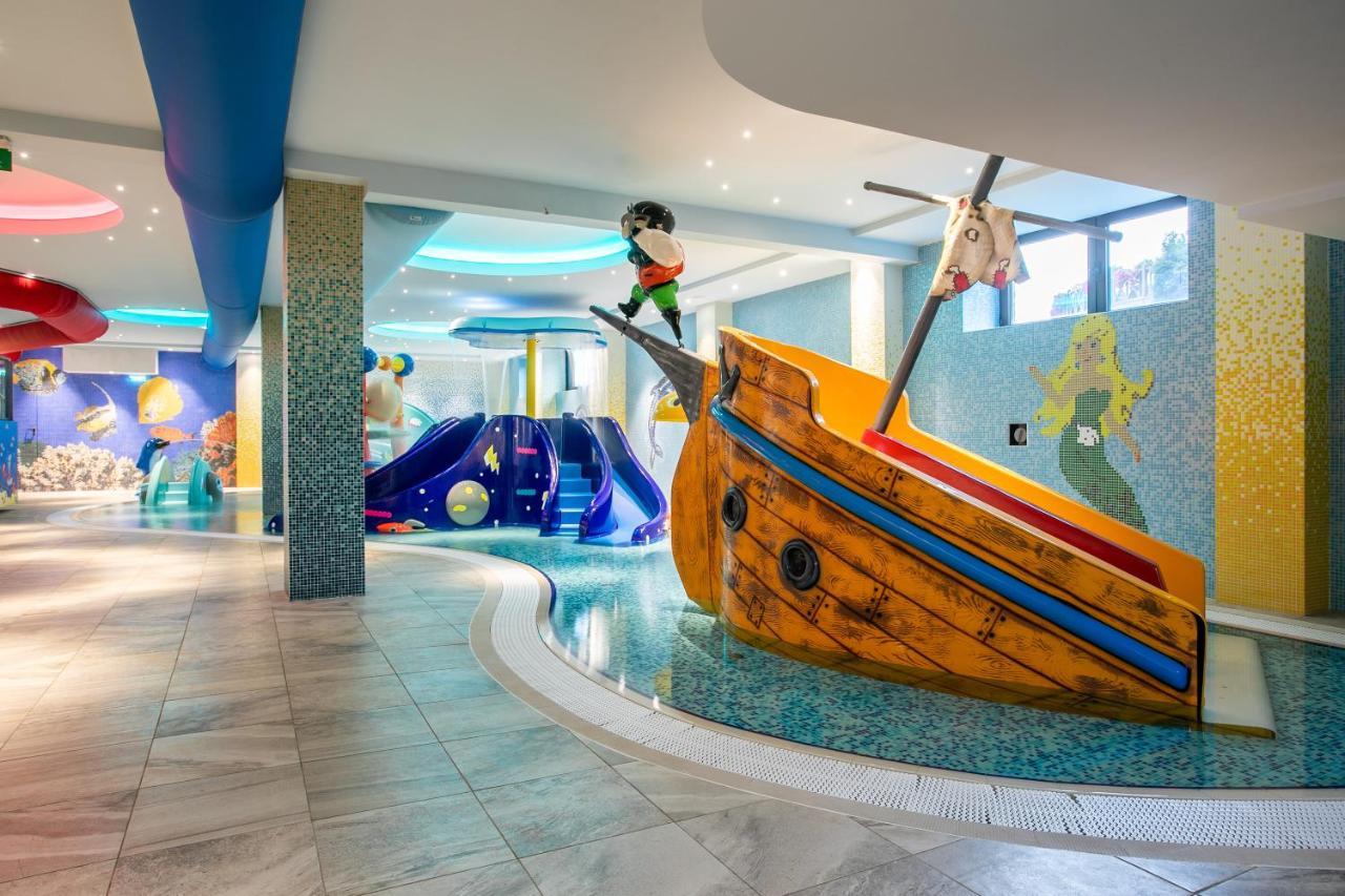 A Hoteli - Grand&Sky Hotel Tornik Златибор Экстерьер фото The children's area