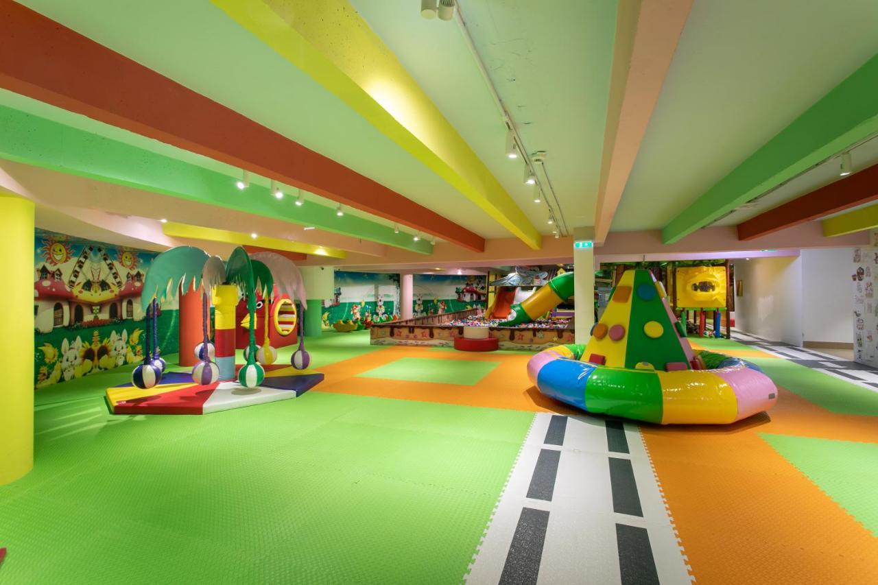 A Hoteli - Grand&Sky Hotel Tornik Златибор Экстерьер фото The indoor playground