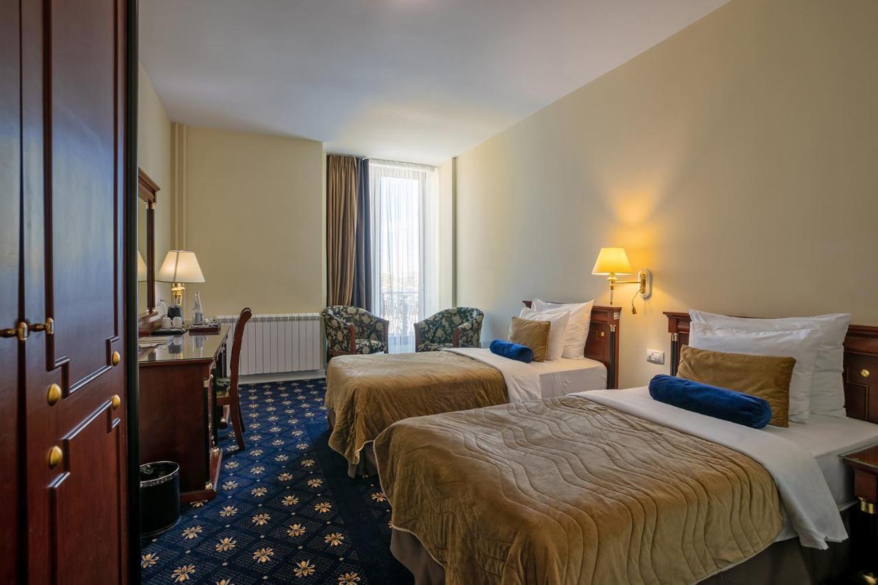 A Hoteli - Grand&Sky Hotel Tornik Златибор Экстерьер фото A room at the hotel