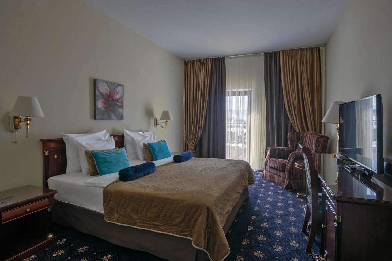 A Hoteli - Grand&Sky Hotel Tornik Златибор Экстерьер фото A room at the hotel